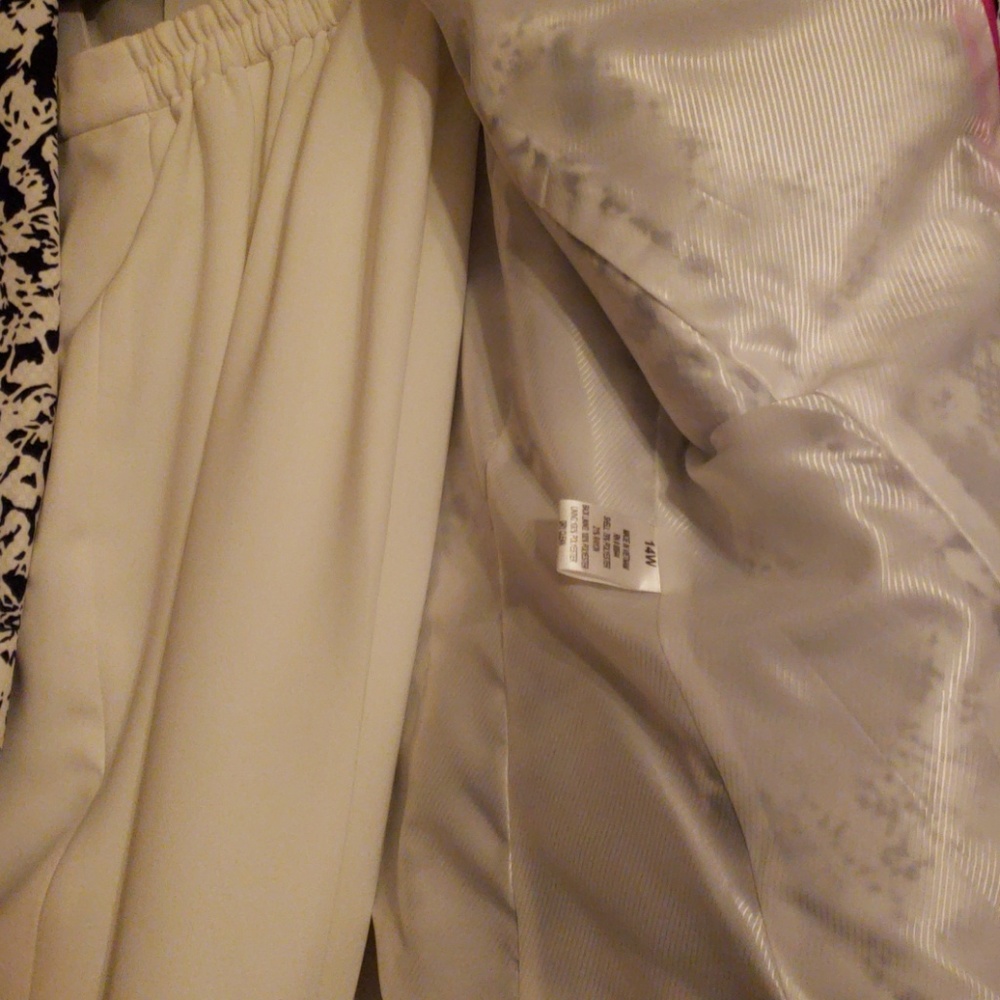 Pant suit - Picture 2 of 4